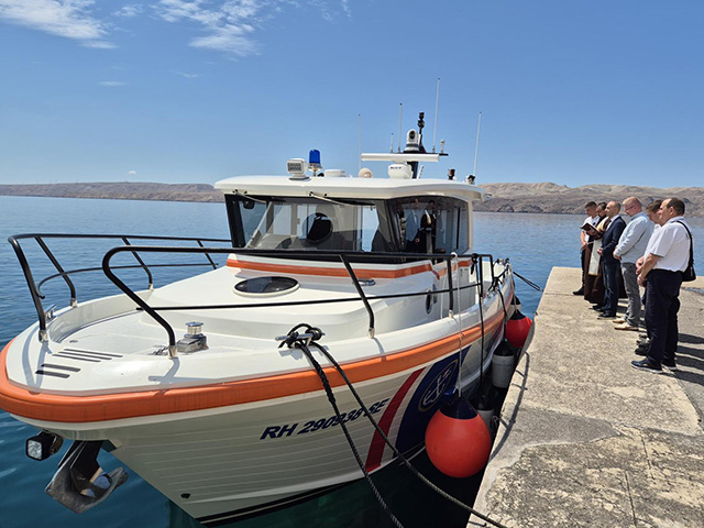 Karlobaški brod za intervencije na moru                                                                                                                                                                                                                   